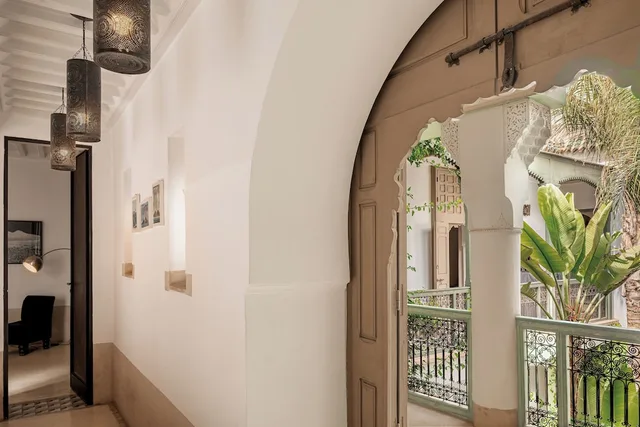 جناح بسرير كوين، Riad Jaaneman 9/9
