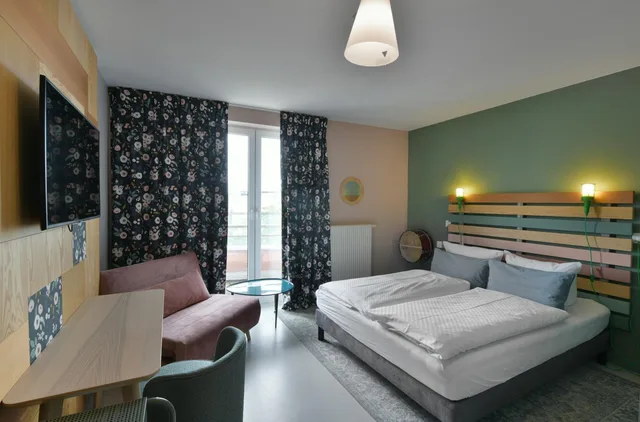 غرفة بسرير مزدوج مع أريكة، Hotel BIRGIT Berlin Mitte 2/10