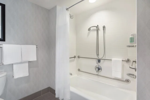 جناح استوديو بسرير كينج مع أريكة لذوي الإعاقة، Residence Inn By Marriott Boston Back Bay Fenway 3/3