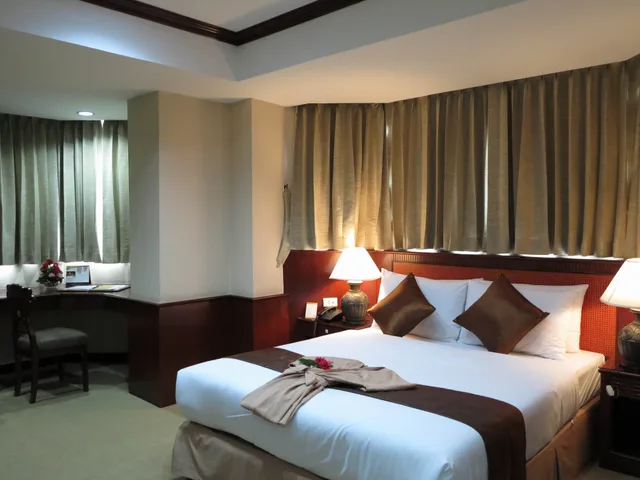 Executive, Single, Queen Bed, The Grand Sathorn 1/2