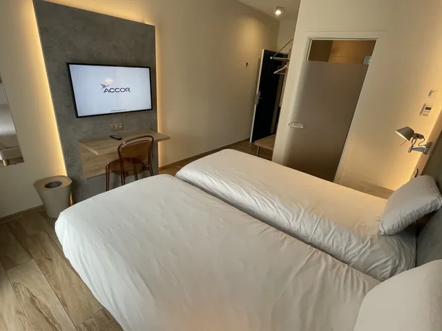 غرفة سوبيريور بسريرين منفصلين، Ibis Styles La Louviere 2/6