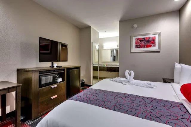 جناح بسرير كينج بجاكوزي، Americas Best Value Inn and Suites IAH Airport North 1/6