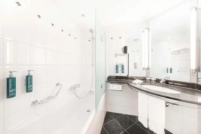Room, Single Bed, Dome View، Hilton Berlin 2/3