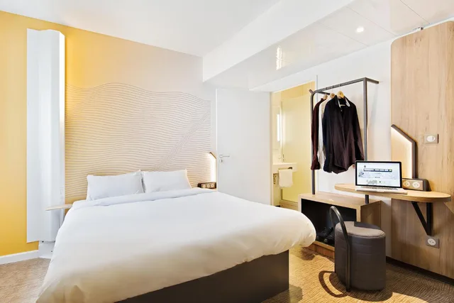 Room, Queen Bed, B&B HOTEL Lyon Centre Perrache 9/10