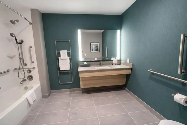 Room, King Bed, Accessible, La Quinta Inn and Suites by Wyndham Leavenworth 6/8