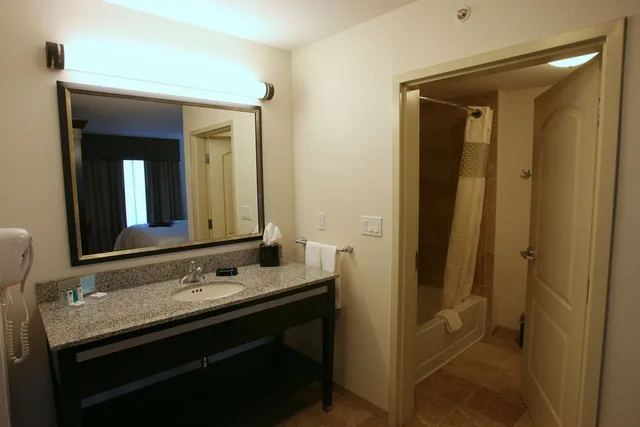 جناح استوديو بسرير كينج، Hampton Inn Suites By Hilton Red Deer 1/1