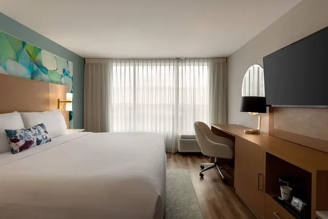 غرفة بسرير كينج لذوي الإعاقة، Wyndham Garden Atlanta Airport 1/7