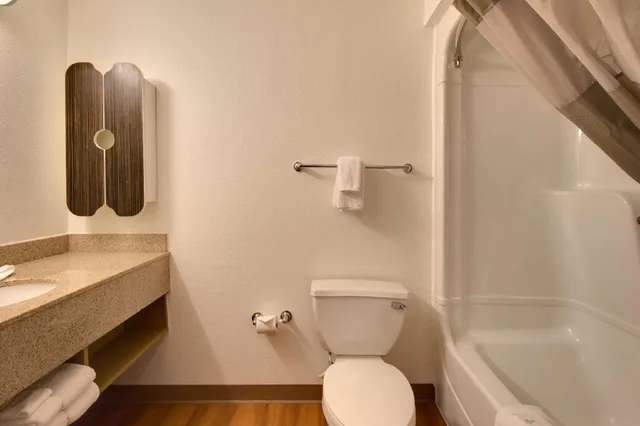 2 Full Beds Kitchen، Studio6 Brownsville, TX 1/1