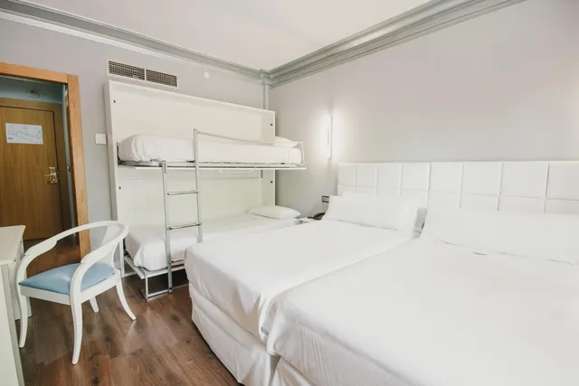 غرفة عائلية، Hotel Los Angeles & Spa 2/7