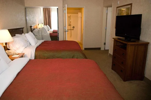 جناح بسريرين كوين مع أريكة لذوي الإعاقة، Homewood Suites By Hilton Bakersfield 1/4