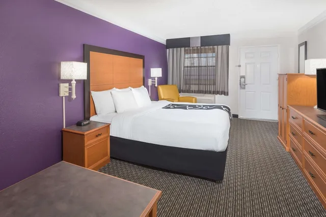 غرفة بسرير كينج لذوي الإعاقة، Baymont By Wyndham Greenville Woodruff Rd 3/10