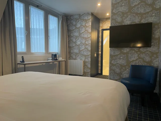 Deluxe, King Bed, Hotel Pergolese - Paris Champs Elysees 2/5