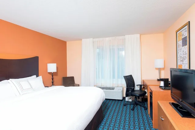 استوديو بسرير كينج مع أريكة لذوي الإعاقة، Fairfield Inn Suites Omaha Downtown 2/5