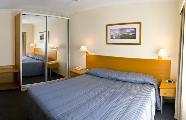 كابينة بسرير كينج لذوي الإعاقة، Governors Lodge Resort Hotel 1/1