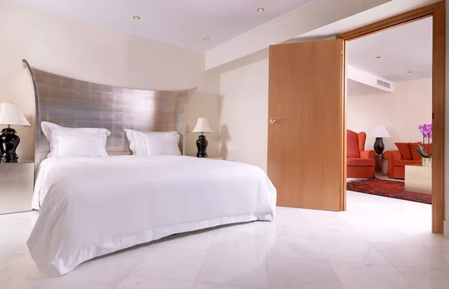جناح حصري بسريرين منفصلين بإطلالة على البحر بغرفة نوم واحدة مع أريكة، Out of the Blue Resort 2/2