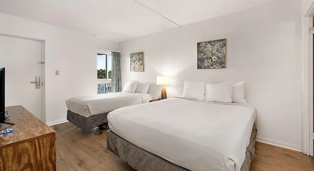 2 Bedrooms, Condo, Premier, King and Queen Bed, Single Bed, Bay View, Sofa، Bay Club Resort 1/5
