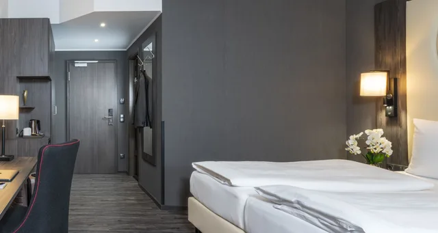 Comfort, Single, Park Side, PLAZA Premium Parkhotel Norderstedt 1/1