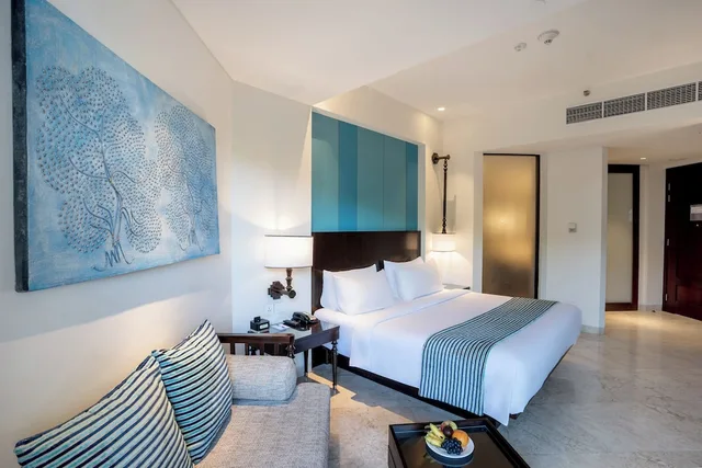 غرفة بريميوم بسرير كينج بإطلالة على المسبح، HOLIDAY INN RESORT BALI BENOA 4/10