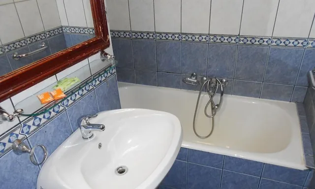 غرفة اقتصادية بسرير كوين، Cetate Imparatul Romanilor 3/3