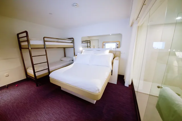 كابينة، Yotelair Singapore Changi Airport 1/2