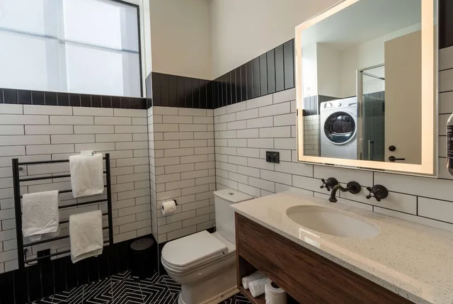 Studio, King Bed, TRYP by Wyndham Wellington, Tory Street 3/3