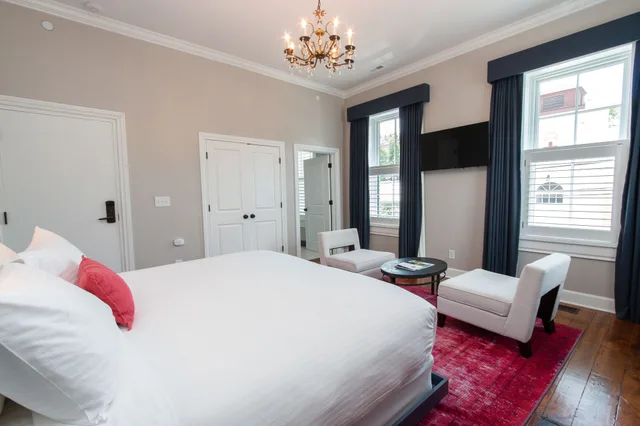 Monroe, Deluxe, Single, King Bed، Germantown Inn 2/10