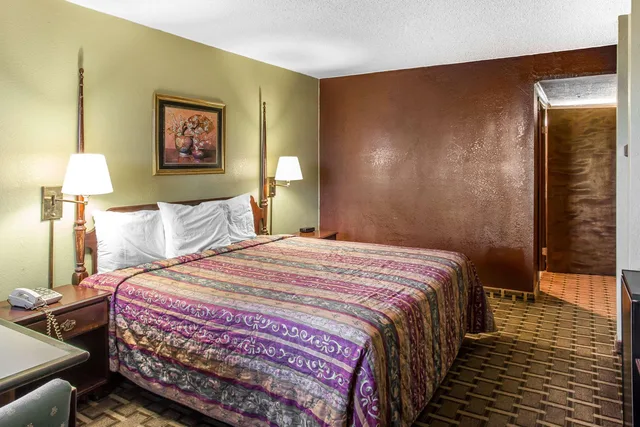 غرفة بسرير مزدوج لذوي الإعاقة، Rodeway Inn & Suites Smyrna - Nashville Area 1/2