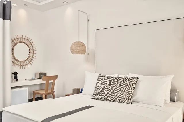 جناح سيغنتشر بسرير كوين بإطلالة على البحر بمسبح خاص، Archipelagos Hotel 1/3