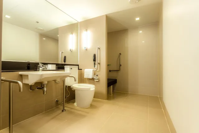 غرفة بسريرين منفصلين بشرفة، Holiday Inn Express Bangkok Sathorn 5/6