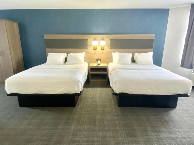 غرفة بسريرين كوين يُسمح فيها بالحيوانات الأليفة في الطابق الأرضي، Comfort Inn St. Catherines 1/10