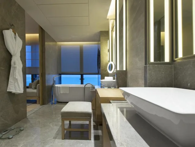 Guest Room, Executive, Privilege, King Bed, River View, Executive Lounge Access, High Floor, The Westin Chongqing Liberation Square 4/6