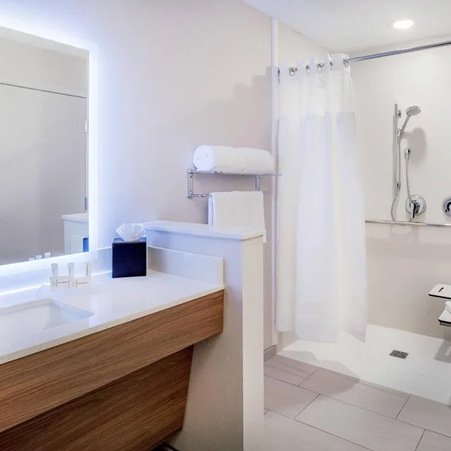 غرفة بسرير كينج، Fairfield Inn & Suites By Marriott Mcpherson 3/5