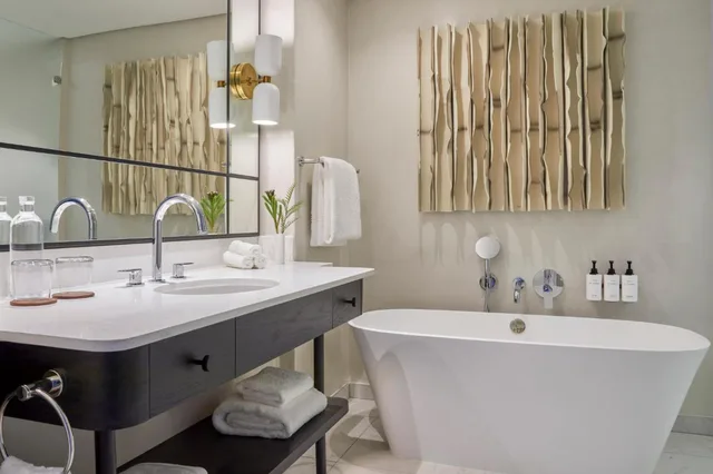 جناح بسرير كينج بإطلالة على الجبل بشرفة بغرفة نوم واحدة، InterContinental Table Bay Cape Town by IHG 8/9