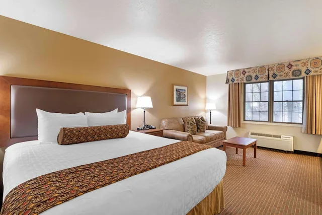 غرفة قياسية بسرير كينج مع أريكة لذوي الإعاقة، Best Western Casa Grande Inn 1/10