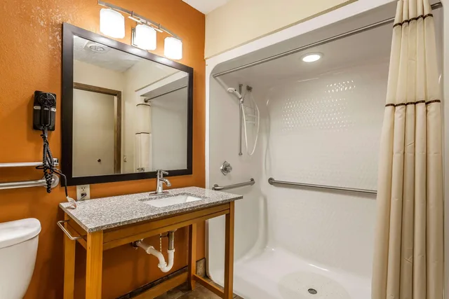 غرفة بسرير كوين، Quality Inn Wooster OH 7/7