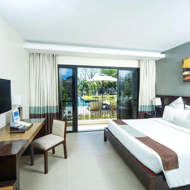 Premier, Pool View, Fairways And Bluewater Newcoast Boracay 5/10