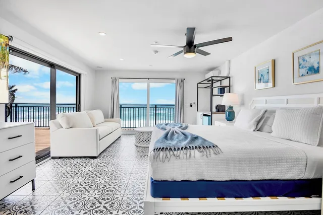 Upstairs, Suite, King Bed, Beach Front, Terrace، Seaside at Anna Maria Island Inn 2/6