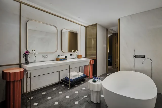 1 Bedroom, Suite, King Bed, Dining Area، Hotel Indigo Wuxi Qingming Bridge by IHG 3/4