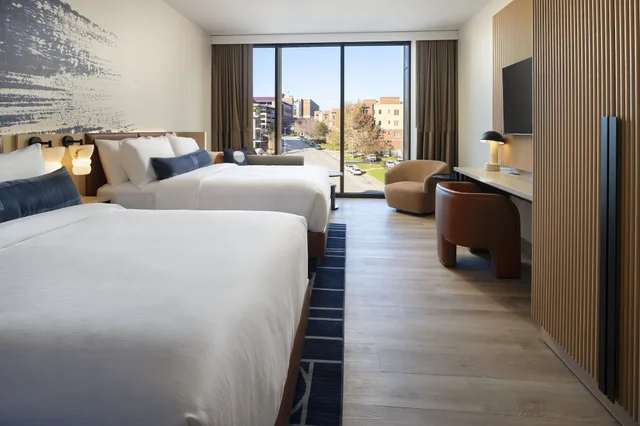 غرفة ركنية بسريرين كوين، Cascade Hotel, Kansas City, a Tribute Portfolio Hotel 1/3
