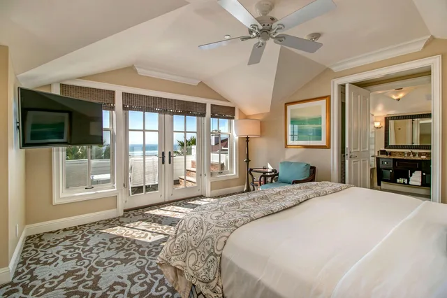 3 Bedrooms, Fireside, Cottage, Beach Front، Beach Village at The Del, LXR Hotels & Resorts 3/5