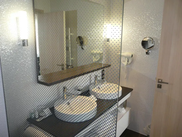 غرفة كلاسيكية بسرير كينج بإطلالة على المدينة، Le Grand Hotel Des Thermes 5/10