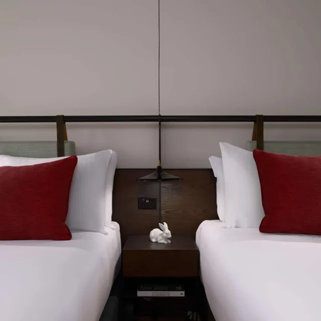 Qt, Twin Beds، QT Melbourne 2/3
