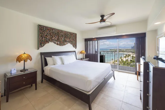 2 Bedrooms, Condo, Ocean View, 2 Bathrooms، Waikiki Shore by OUTRIGGER 1/8