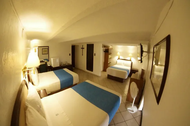 Family, 1 Single and 2 Double Beds، Collection O Hotel Del Portal, Puebla 3/9