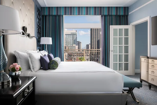 جناح جونيور بسرير كينج بشرفة بغرفة نوم واحدة مع أريكة، Ritz Carlton New Orleans 1/2