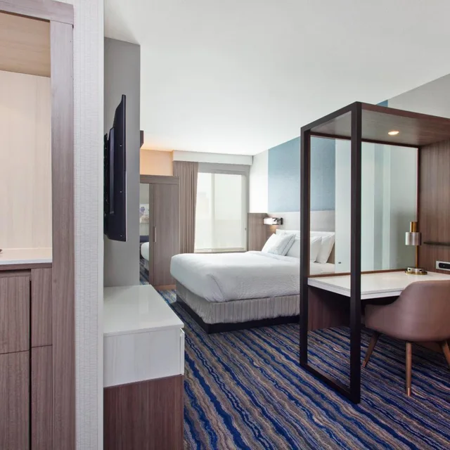 جناح بسرير كينج مع سرير سحّاب إضافي مع أريكة لذوي الإعاقة، Springhill Suites Huntington Beach Orange County 2/4