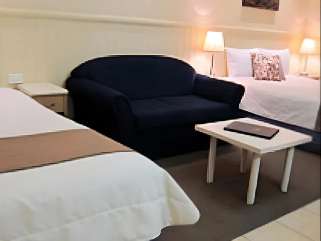Suite, 1 Queen and 1 Single Bed, DALBY MID TOWN MOTOR INN 2/2