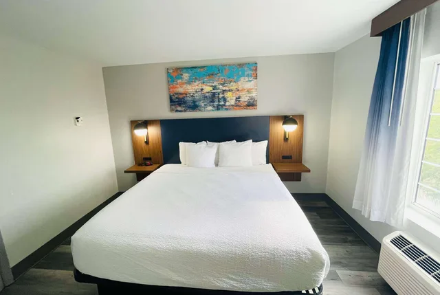 Suite, King Bed, La Quinta Inn & Suites by Wyndham Birmingham Homewood 1/2