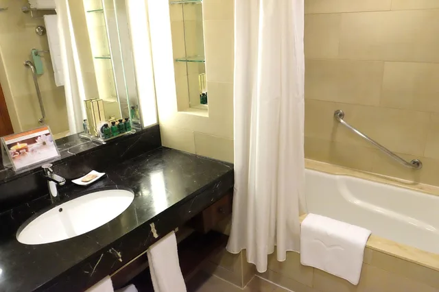 Panorama, King Bed, Ocean Wing، Shangri-La Mactan, Cebu 5/6