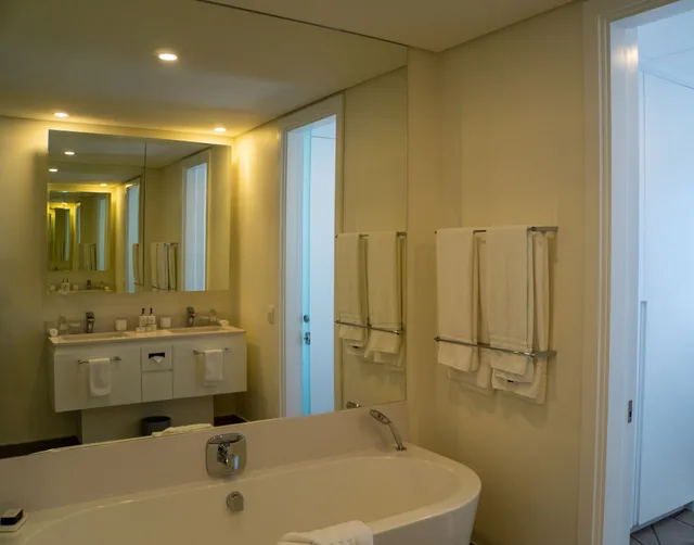 2 Bedrooms, Grand, Apartment, King Bed, The Leonardo 10/10